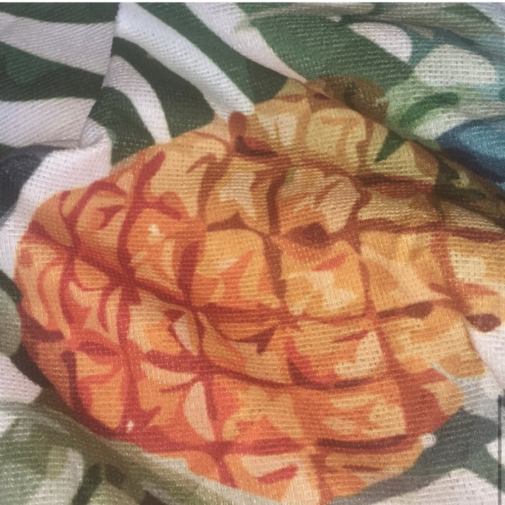 Tropical ๐ด Paradise Toucan Parrot ๐ฆ Round Beach ๐ Towel NWOT - Picture 6 of 7